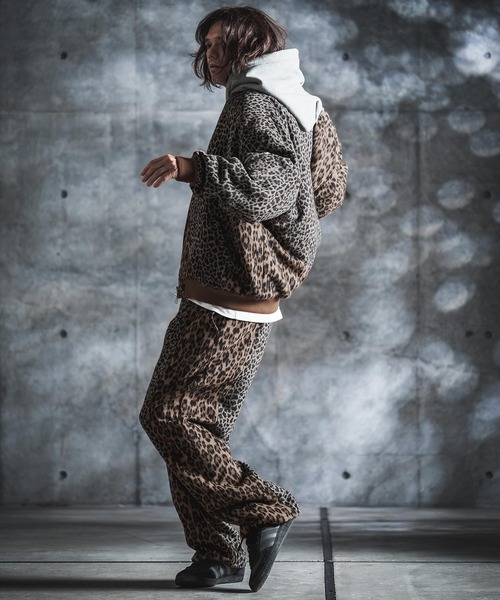 GLIMCLAP(グリムクラップ)の「mp15498-Dual-Leopard Shaggy Wide-Straight Pants トラックパンツ(212-047-gla-cg)(その他パンツ・メンズ・ベージュ/グレー・L/M/S)」の8枚目の写真