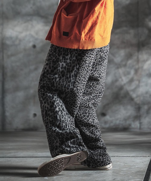 GLIMCLAP(グリムクラップ)の「mp15498-Dual-Leopard Shaggy Wide-Straight Pants トラックパンツ(212-047-gla-cg)(その他パンツ・メンズ・ベージュ/グレー・L/M/S)」の11枚目の写真