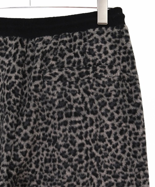 GLIMCLAP(グリムクラップ)の「mp15498-Dual-Leopard Shaggy Wide-Straight Pants トラックパンツ(212-047-gla-cg)(その他パンツ・メンズ・ベージュ/グレー・L/M/S)」の22枚目の写真