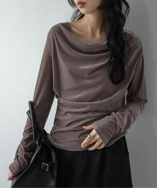 AMELY（エミリー）の「ドレープカットソー/ギャザー/長袖/トップス/光沢感/無地/シック（Tシャツ/カットソー・レディース・モカ/ブラック/ブラウン・フリー）」の3枚目の写真