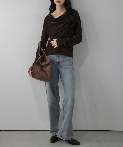 AMELY（エミリー）の「ドレープカットソー/ギャザー/長袖/トップス/光沢感/無地/シック（Tシャツ/カットソー・レディース・モカ/ブラック/ブラウン・フリー）」の8枚目の写真