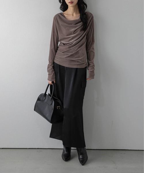 AMELY（エミリー）の「ドレープカットソー/ギャザー/長袖/トップス/光沢感/無地/シック（Tシャツ/カットソー・レディース・モカ/ブラック/ブラウン・フリー）」の12枚目の写真