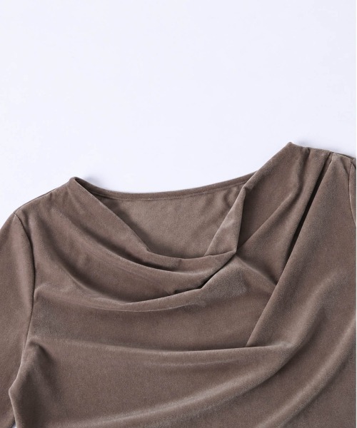 AMELY（エミリー）の「ドレープカットソー/ギャザー/長袖/トップス/光沢感/無地/シック（Tシャツ/カットソー・レディース・モカ/ブラック/ブラウン・フリー）」の17枚目の写真