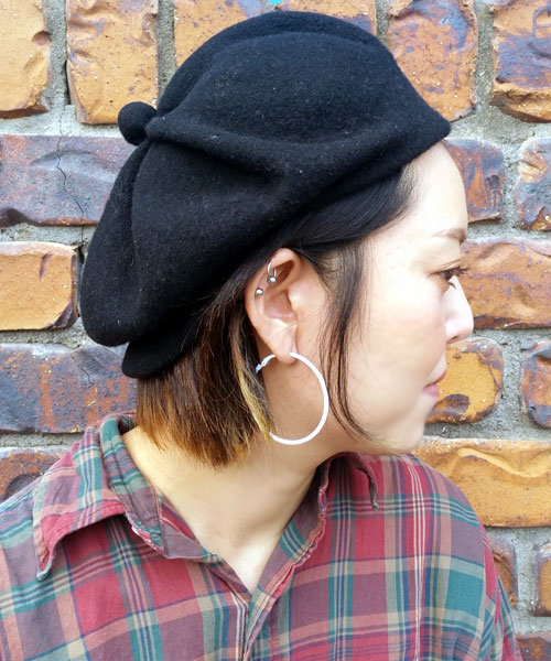 lala Born（ララボーン）の「【lalaBorn/ララボーン】5cm フープピアス（ピアス（両耳用）・レディース・ラベンダー/イエロー/オレンジ/ゴールド/ブルー/シルバー/ブラック/ホワイト/グリーン/ピンク/レッド・FREE）」の2枚目の写真