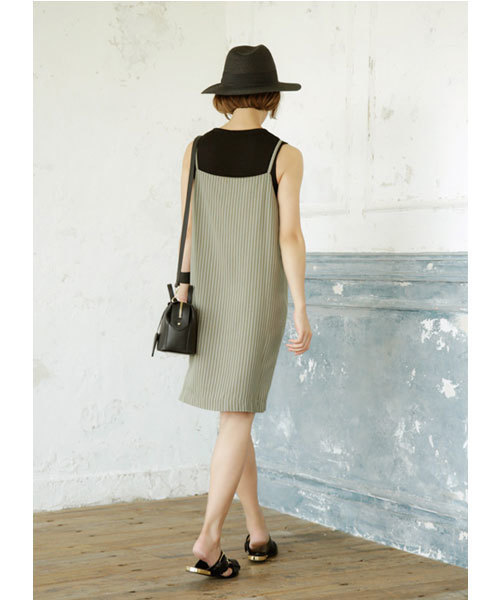 STYLE DELI(スタイルデリ)の「タック入りストライプ柄キャミワンピース(ワンピース・レディース・アイボリー/カーキ・MEDIUM)」の19枚目の写真