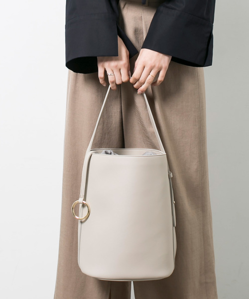 STUDIOUS（ステュディオス）の「【STUDIOUS】2WAYバケツショルダーバッグ（ボストンバッグ・レディース・グレー/ブラック・FREE）」の2枚目の写真