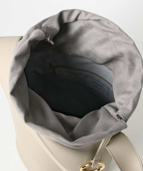 STUDIOUS（ステュディオス）の「【STUDIOUS】2WAYバケツショルダーバッグ（ボストンバッグ・レディース・グレー/ブラック・FREE）」の7枚目の写真