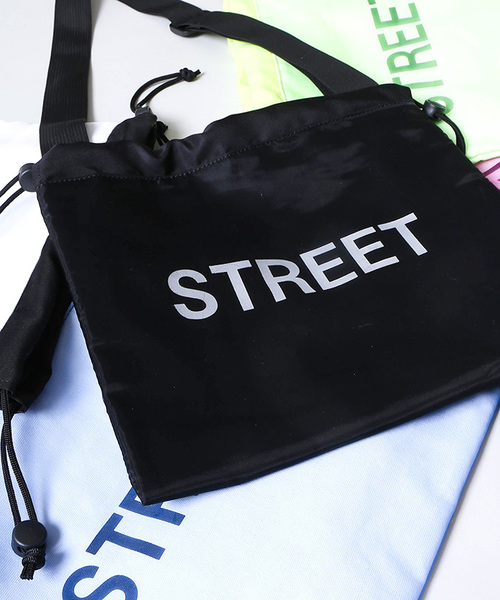 WEGO（ウィゴー）の「WEGO/シアーロゴサコッシュ（ショルダーバッグ・レディース・ブルー/ピンク/ホワイト/イエロー/ブラック・FREE）」の3枚目の写真