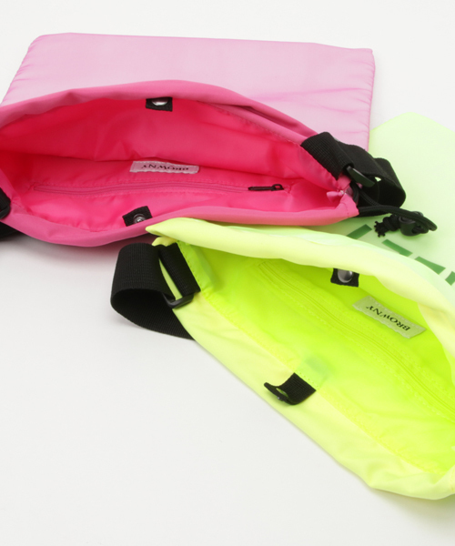 WEGO（ウィゴー）の「WEGO/シアーロゴサコッシュ（ショルダーバッグ・レディース・ブルー/ピンク/ホワイト/イエロー/ブラック・FREE）」の10枚目の写真