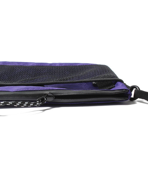 WILD THINGS(ワイルドシングス)の「WILD THINGS × BEAMS / 別注 X-Pac サコッシュ M(ショルダーバッグ・メンズ・ブラック/ブルー/パープル/オレンジ・ONE SIZE)」の6枚目の写真