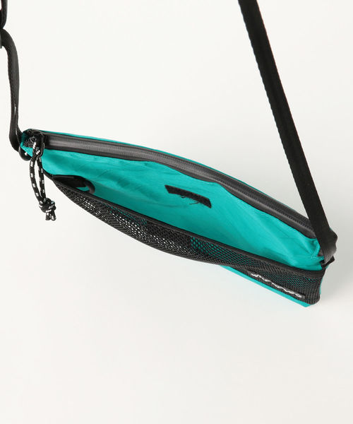 WILD THINGS(ワイルドシングス)の「WILD THINGS × BEAMS / 別注 X-Pac サコッシュ M(ショルダーバッグ・メンズ・ブラック/ブルー/パープル/オレンジ・ONE SIZE)」の17枚目の写真