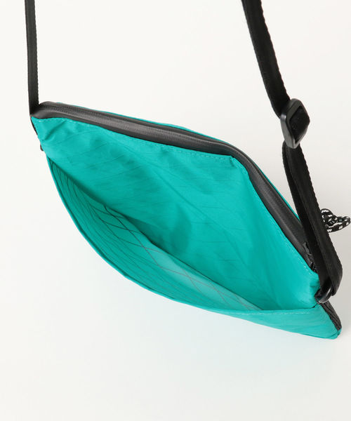 WILD THINGS(ワイルドシングス)の「WILD THINGS × BEAMS / 別注 X-Pac サコッシュ M(ショルダーバッグ・メンズ・ブラック/ブルー/パープル/オレンジ・ONE SIZE)」の15枚目の写真