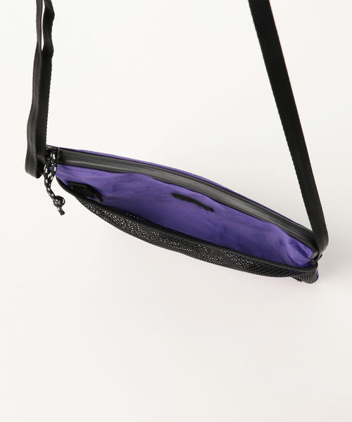 WILD THINGS(ワイルドシングス)の「WILD THINGS × BEAMS / 別注 X-Pac サコッシュ M(ショルダーバッグ・メンズ・ブラック/ブルー/パープル/オレンジ・ONE SIZE)」の10枚目の写真