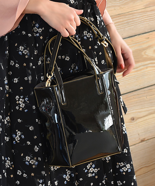 Luz Llena（ラズレナ）の「パテントスクエアショルダーバッグ（ショルダーバッグ・レディース・ブラック/パープル/ピンクベージュ・ﾌﾘ-）」の3枚目の写真