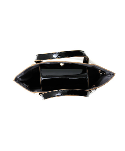 Luz Llena（ラズレナ）の「パテントスクエアショルダーバッグ（ショルダーバッグ・レディース・ブラック/パープル/ピンクベージュ・ﾌﾘ-）」の9枚目の写真