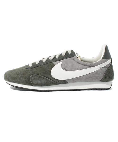 NIKE(ナイキ)の「ナイキ プリモントリオール レーサー NIKE PRE MONTREAL RACER M(スニーカー・メンズ・カーキ/ネイビー・27cm/26.5cm/27.5cm/28cm/28.5cm)」の3枚目の写真