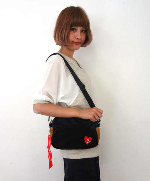 CIAOPANIC（チャオパニック）の「《WEB限定SALE》【I HAVE LOVE】　DOCKハートミニショルダー（ショルダーバッグ・レディース・ダークブルー/ブラック/ネイビー/レッド/オリーブ・FREE）」の4枚目の写真