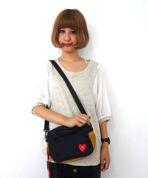 CIAOPANIC（チャオパニック）の「《WEB限定SALE》【I HAVE LOVE】　DOCKハートミニショルダー（ショルダーバッグ・レディース・ダークブルー/ブラック/ネイビー/レッド/オリーブ・FREE）」の2枚目の写真