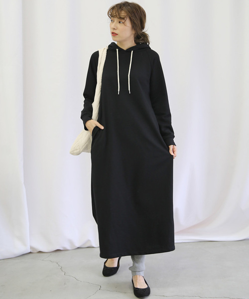 select MOCA(セレクトモカ)の「フーディーロングワンピース/スウェット素材スリット入りロング丈ワンピース(ワンピース)」|ブラック