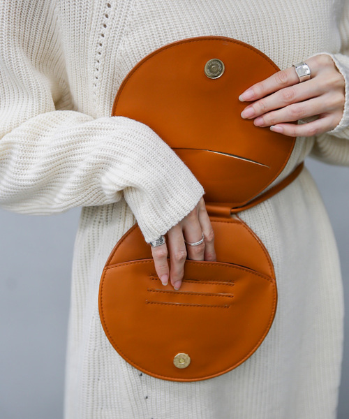 select MOCA(セレクトモカ)の「3WAYサークルバッグ(フェイクレザーラウンド2WAYポシェット)(ショルダーバッグ・レディース・ブラック/ベージュ/キャメル・FREE)」の16枚目の写真