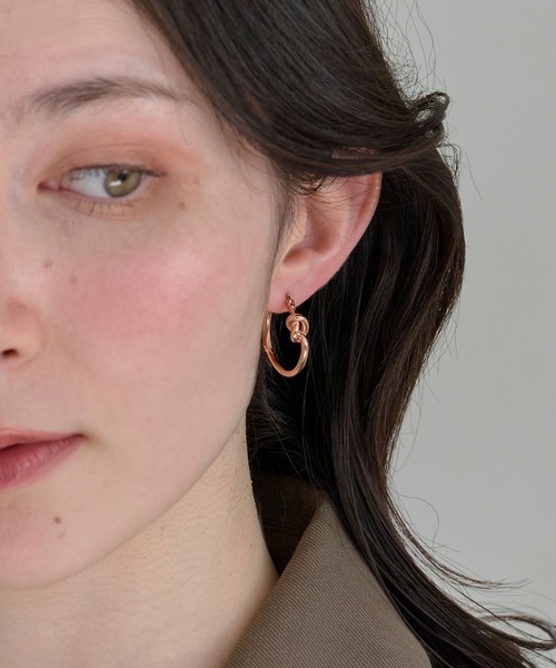 Phoebe(フィービィー)の「スタイリッシュノットフープピアス/大ぶり/存在感◎(ピアス(両耳用)・レディース・シルバー/ゴールド/ピンクゴールド・FREE)」の13枚目の写真