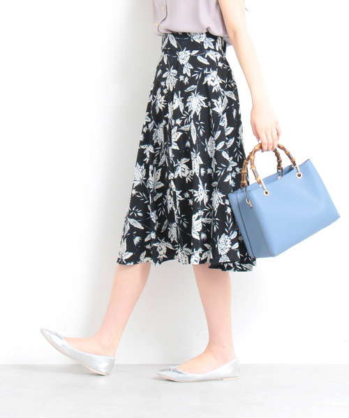 N.（N. Natural Beauty Basic）（エヌエヌナチュラルビューティーベーシック）の「◆フラワーフレアミモレスカート（スカート・レディース・ブラック系その他/グリーン系その他・MEDIUM）」の2枚目の写真