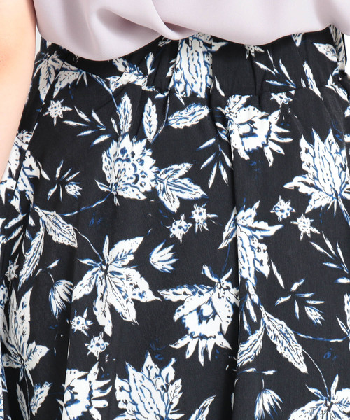 N.（N. Natural Beauty Basic）（エヌエヌナチュラルビューティーベーシック）の「◆フラワーフレアミモレスカート（スカート・レディース・ブラック系その他/グリーン系その他・MEDIUM）」の5枚目の写真