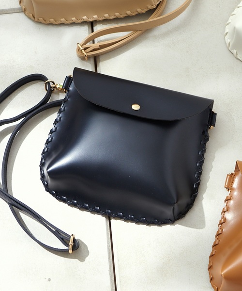 natural couture（ナチュラルクチュール）の「かがりミニショルダー（ショルダーバッグ・レディース・ブラック/キャメル/ベージュ/ホワイト・FREE）」の3枚目の写真