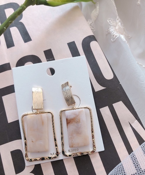 ap retro（アプレトロ）の「スクエアリング×べっこうピアス【ZOZO限定アイテム】（ピアス（両耳用）・レディース・ブラウン/ベージュ・FREE）」の2枚目の写真