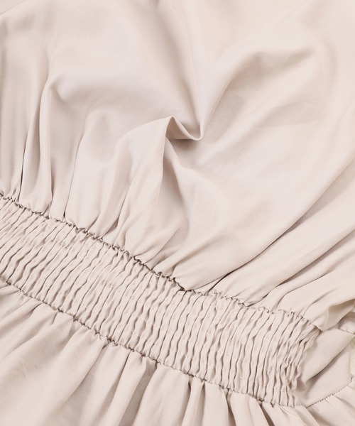 fifth(フィフス)の「Vネックギャザーペプラムブラウス(シャツ/ブラウス・レディース・ブルー/グレイッシュベージュ・MEDIUM)」の10枚目の写真