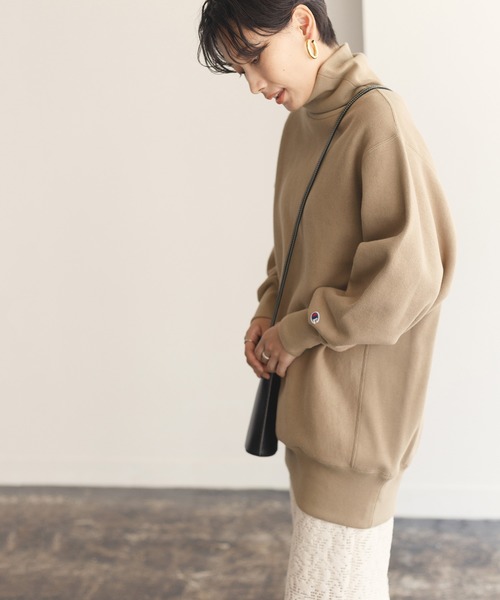 Champion(チャンピオン)の「REVERSE WEAVE HIGH NECK(スウェット・レディース・ブラック/オフホワイト/ダークブラウン/ベージュ・FREE)」の3枚目の写真