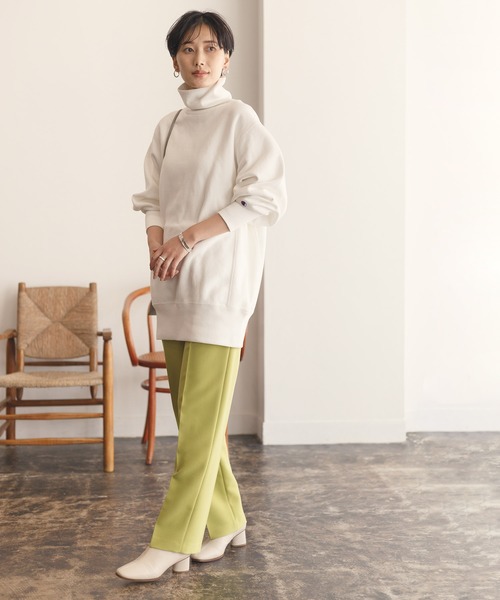 Champion(チャンピオン)の「REVERSE WEAVE HIGH NECK(スウェット・レディース・ブラック/オフホワイト/ダークブラウン/ベージュ・FREE)」の12枚目の写真