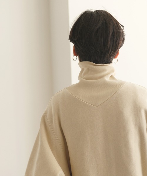 Champion(チャンピオン)の「REVERSE WEAVE HIGH NECK(スウェット・レディース・ブラック/オフホワイト/ダークブラウン/ベージュ・FREE)」の10枚目の写真