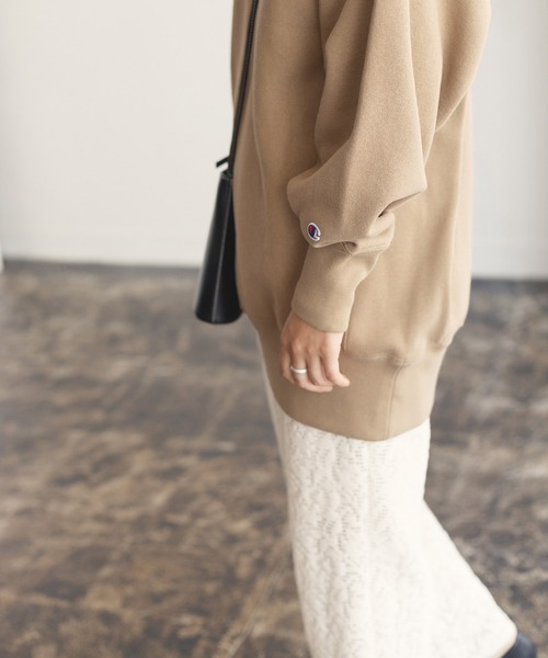 Champion(チャンピオン)の「REVERSE WEAVE HIGH NECK(スウェット・レディース・ブラック/オフホワイト/ダークブラウン/ベージュ・FREE)」の6枚目の写真