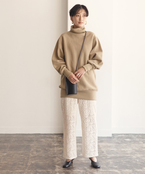 Champion(チャンピオン)の「REVERSE WEAVE HIGH NECK(スウェット・レディース・ブラック/オフホワイト/ダークブラウン/ベージュ・FREE)」の7枚目の写真