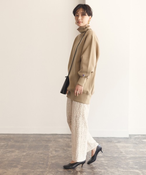 Champion(チャンピオン)の「REVERSE WEAVE HIGH NECK(スウェット・レディース・ブラック/オフホワイト/ダークブラウン/ベージュ・FREE)」の11枚目の写真