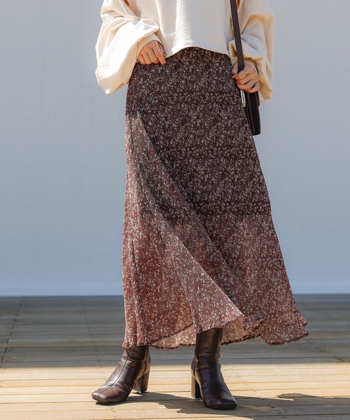 Chico(チコ)の「小花柄プリーツフレアスカート/シアーフレアスカート(スカート・レディース・ライトベージュ/ブラック/ブラウン・FREE)」の1枚目の写真