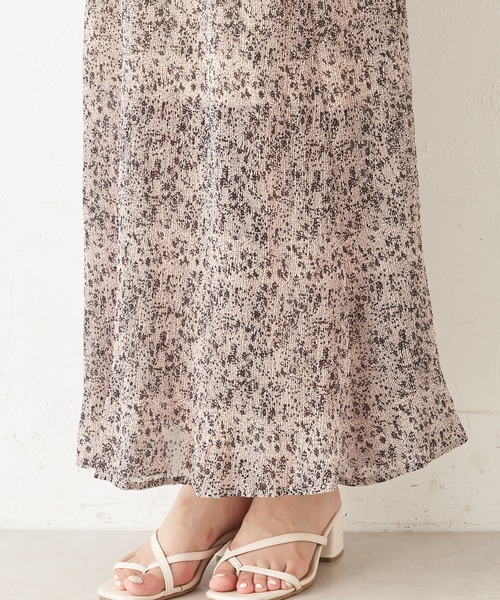 Chico(チコ)の「小花柄プリーツフレアスカート/シアーフレアスカート(スカート・レディース・ライトベージュ/ブラック/ブラウン・FREE)」の5枚目の写真