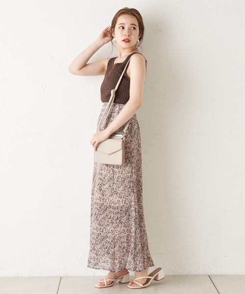 Chico(チコ)の「小花柄プリーツフレアスカート/シアーフレアスカート(スカート・レディース・ライトベージュ/ブラック/ブラウン・FREE)」の10枚目の写真