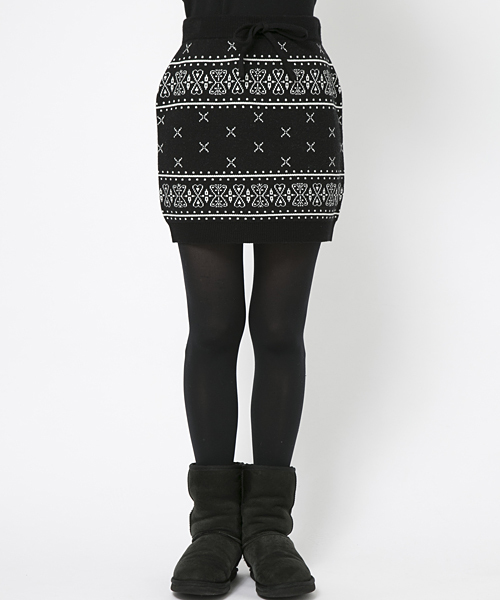 X-girl（エックスガール）の「BANDANA KNIT SKIRT（スカート・レディース・ブラック/レッド/ブルー・2/1）」の2枚目の写真