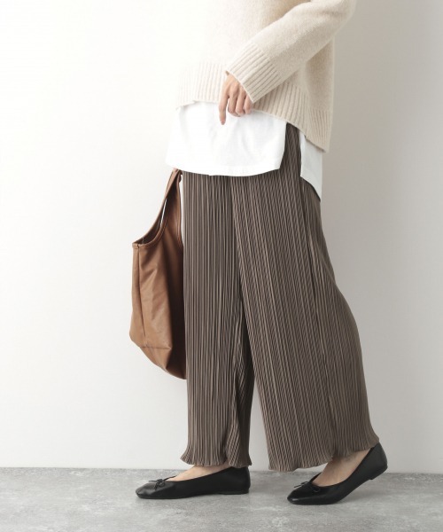 GLOBAL WORK（グローバルワーク）の「楽シャレプリーツパンツ/929206（その他パンツ・レディース・ブラック/ライトブラウン/グレイッシュベージュ/ブルー/ブラウン系その他/ブラック系その他・MEDIUM/LARGE）」の3枚目の写真