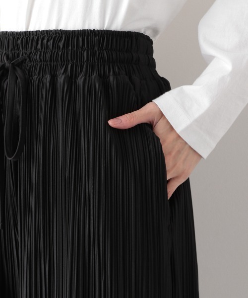 GLOBAL WORK（グローバルワーク）の「楽シャレプリーツパンツ/929206（その他パンツ・レディース・ブラック/ライトブラウン/グレイッシュベージュ/ブルー/ブラウン系その他/ブラック系その他・MEDIUM/LARGE）」の16枚目の写真