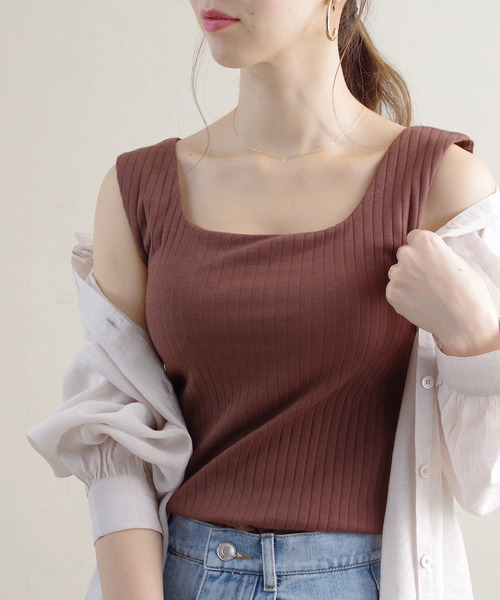 Fizz（フィズ）の「【Fizz/フィズ】　カップ付き　スクエアネック　ワイドリブタンクトップ（タンクトップ・レディース・ブラック/ブラウン/アイボリー/グレイッシュベージュ/カーキ・M）」の3枚目の写真