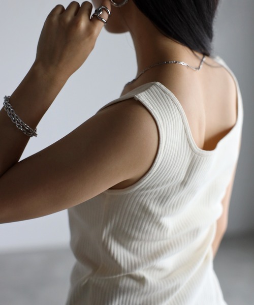 Fizz（フィズ）の「【Fizz/フィズ】　カップ付き　スクエアネック　ワイドリブタンクトップ（タンクトップ・レディース・ブラック/ブラウン/アイボリー/グレイッシュベージュ/カーキ・M）」の16枚目の写真