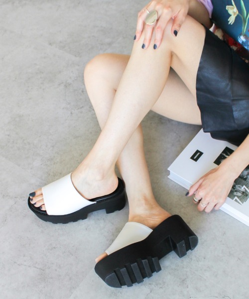 VIVIAN(ヴィヴィアン)の「厚底ミュールサンダル(サンダル・レディース・ブラック/ホワイト・S/M/L/LL)」の4枚目の写真