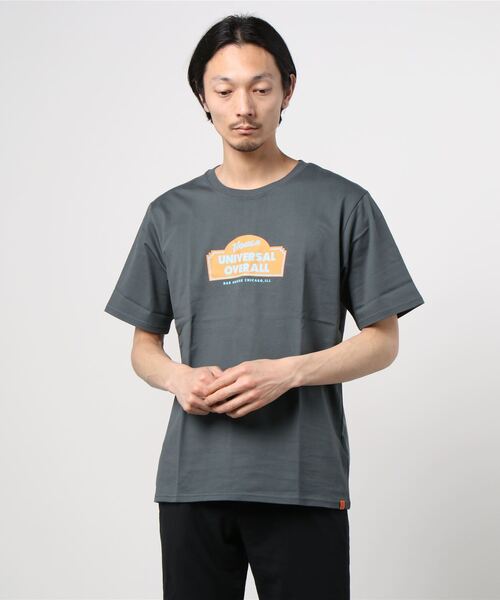 UNIVERSAL OVERALL(ユニバーサルオーバーオール)の「【UNIVERSAL OVERALL/ユニバーサルオーバーオール】 ブランドロゴ グラフィックTシャツ/SALOON GRAPHIC(Tシャツ/カットソー・メンズ・ホワイト/チャコールグレー/オリーブ/ライトパープル・M/XL/L)」の10枚目の写真