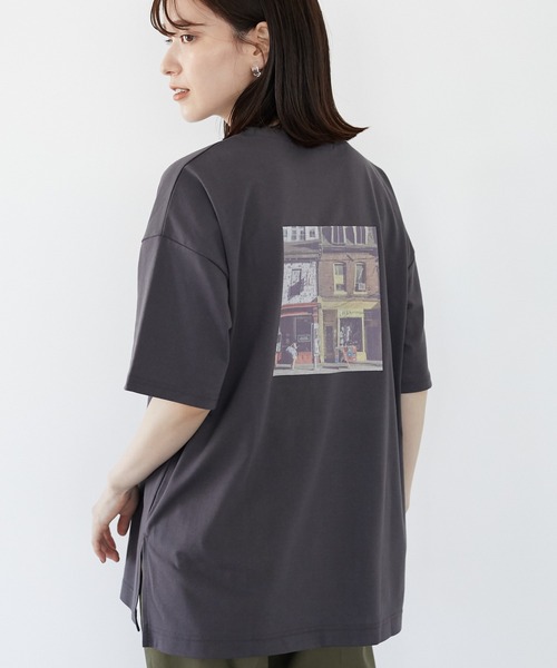 RAY CASSIN FAVORI（レイカズンフェバリ）の「・RAY CASSIN バックカラー転写チュニック＊（Tシャツ/カットソー・レディース・チャコールグレー/ライトグレー/オフホワイト/ブルー・FREE）」の2枚目の写真