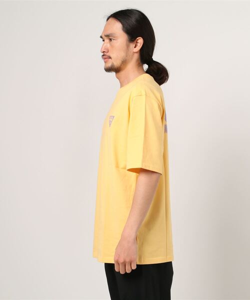 Guess（ゲス）の「Small Triangle Logo Tee（Tシャツ/カットソー・メンズ・ホワイト/ブラック/イエロー/ブルー・MEDIUM/LARGE/X-LARGE）」の14枚目の写真