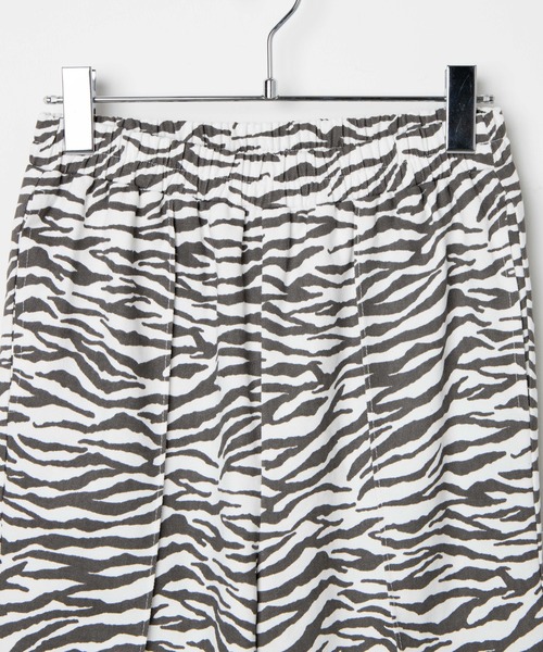 WEGO（ウィゴー）の「DISPARK/ピンタックフレアパンツ（スラックス・レディース・アニマル・FREE）」の2枚目の写真