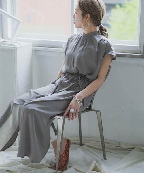 ITEMS URBANRESEARCH（アイテムズ アーバンリサーチ）の「フレンチスリーブサテンワンピース（ワンピース・レディース・グリーン/イエロー/グレー・FREE）」の2枚目の写真